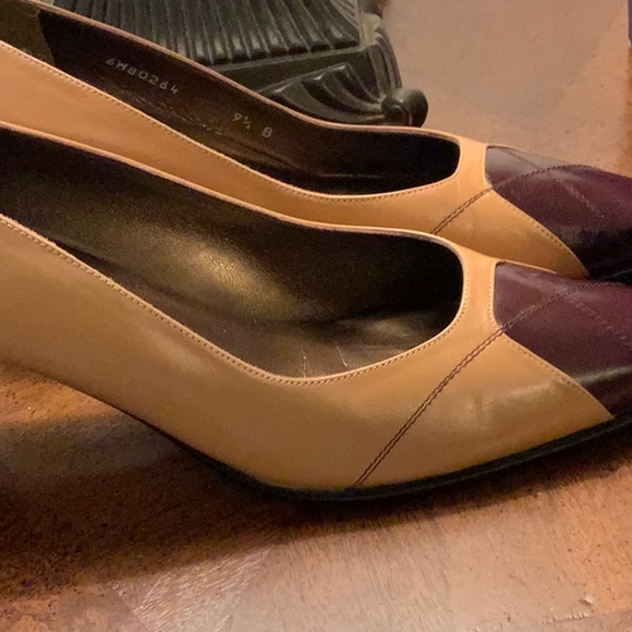 Stuart Weitzman Camel Kid Pumps - Picture 3 of 10